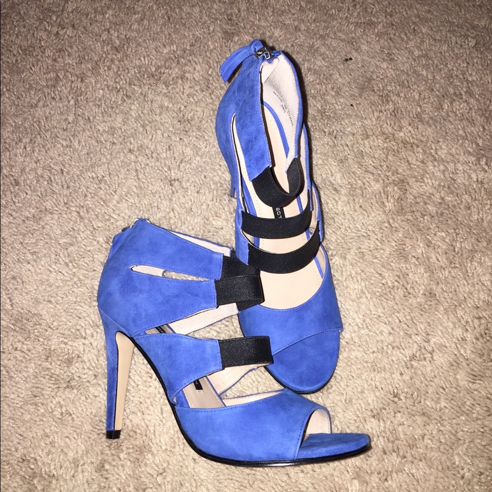 NWOT Gorgeous Blue Suede Heels